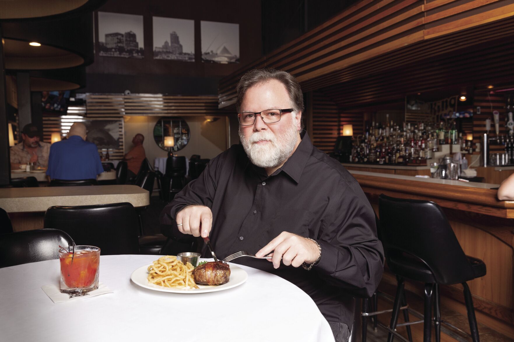 2021.09.11_Dierbeck_E&D_SupperClubs_RonFiolaatThePackingHouse-Final_3.jpg